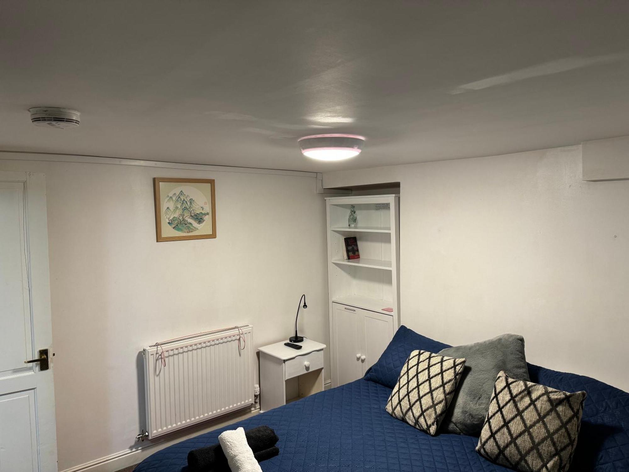 Comfortable Modern Home, Self Catering Flat, Newly Refurbished, Town Centre, Free Parking Cheltenham Esterno foto