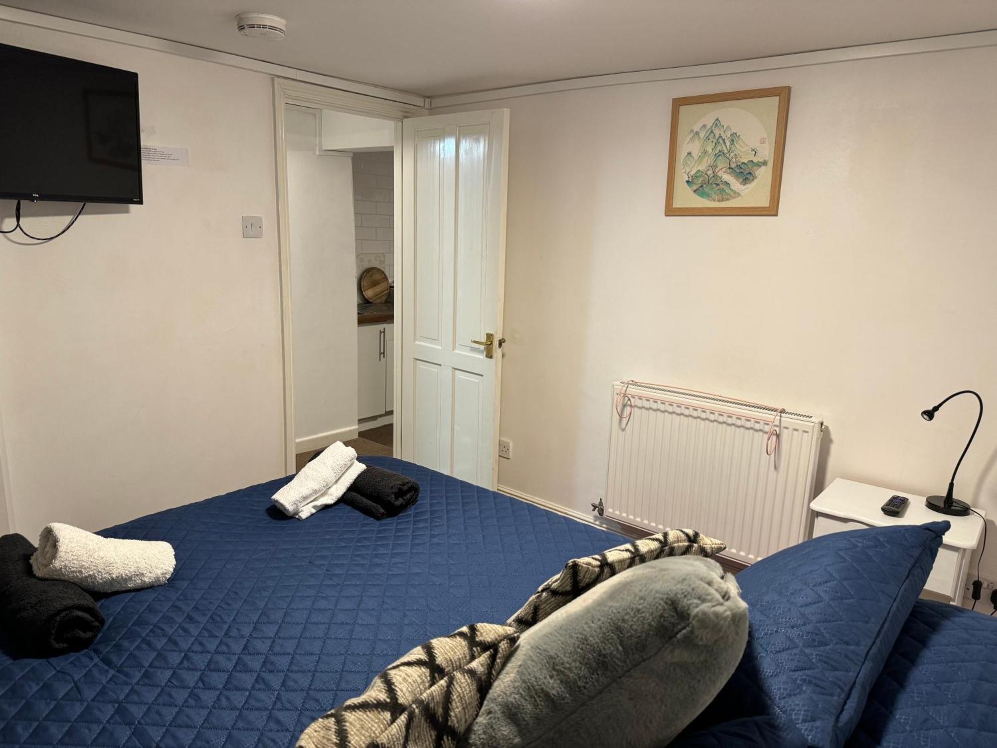 Comfortable Modern Home, Self Catering Flat, Newly Refurbished, Town Centre, Free Parking Cheltenham Esterno foto